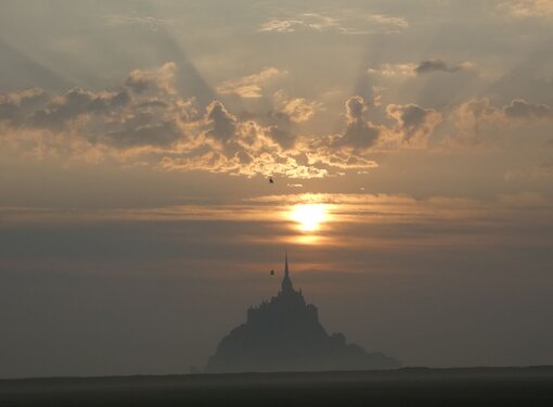 Hélitreuillage tourniquet toute hauteur pour le circuit de visite du Mont-Saint-Michel