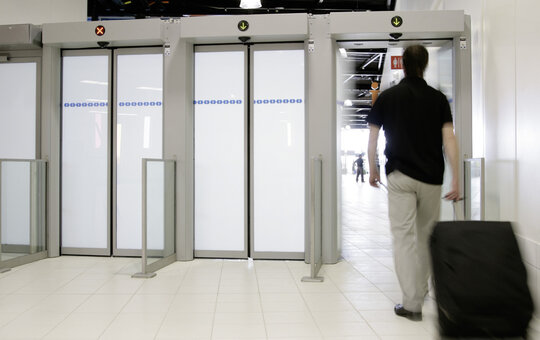 record FlipFlow WIDE – Porte automatique surveillée par capteurs régulant le flux de personnes dans une direction